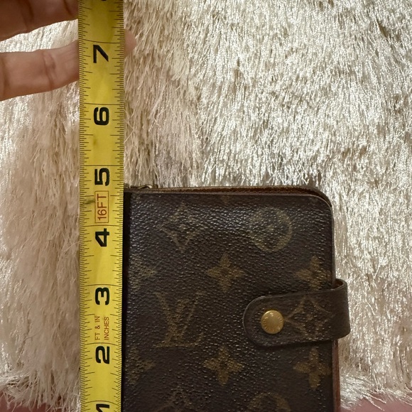 Authentic Louis Vuitton Monogram Snap Wallet - Picture 2 of 10
